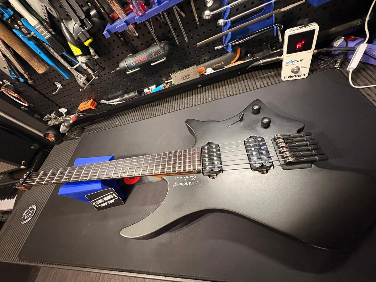 Mantenimiento y calibración de guitarra Strandberg en Sound Heaven